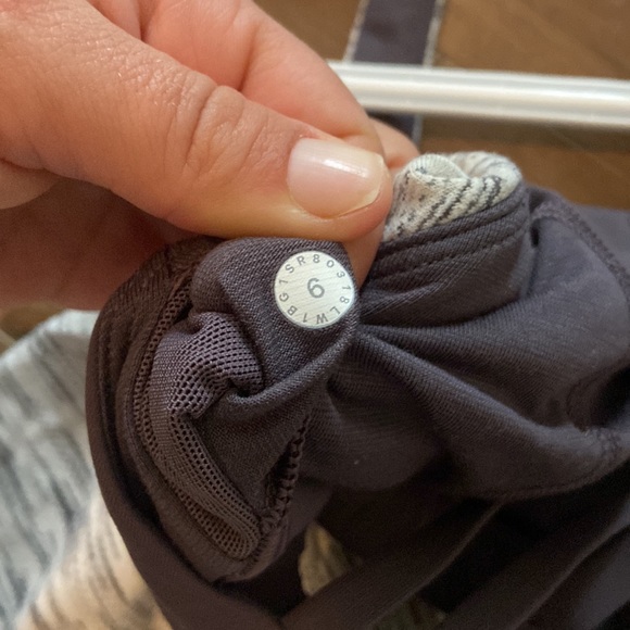Lululemon sz 6 tank - Picture 3 of 4